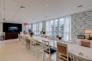 Kokoustila ja oleskelutila Sauna Pasilassa, Helsingissä.